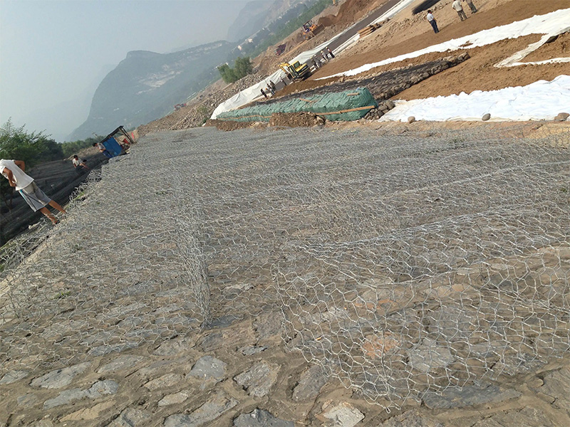 石籠網護坡